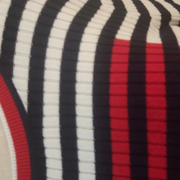 Tommy Hilfiger sweater - Picture 2 of 4